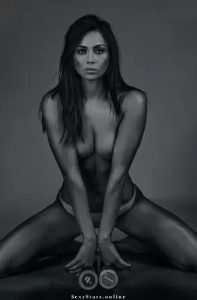 Голая Настасья Самбурская (10 фото)